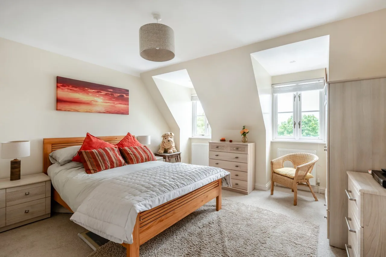 Eastoke Avenue, Hayling Island, Hampshire, PO11 9QW, photo 11