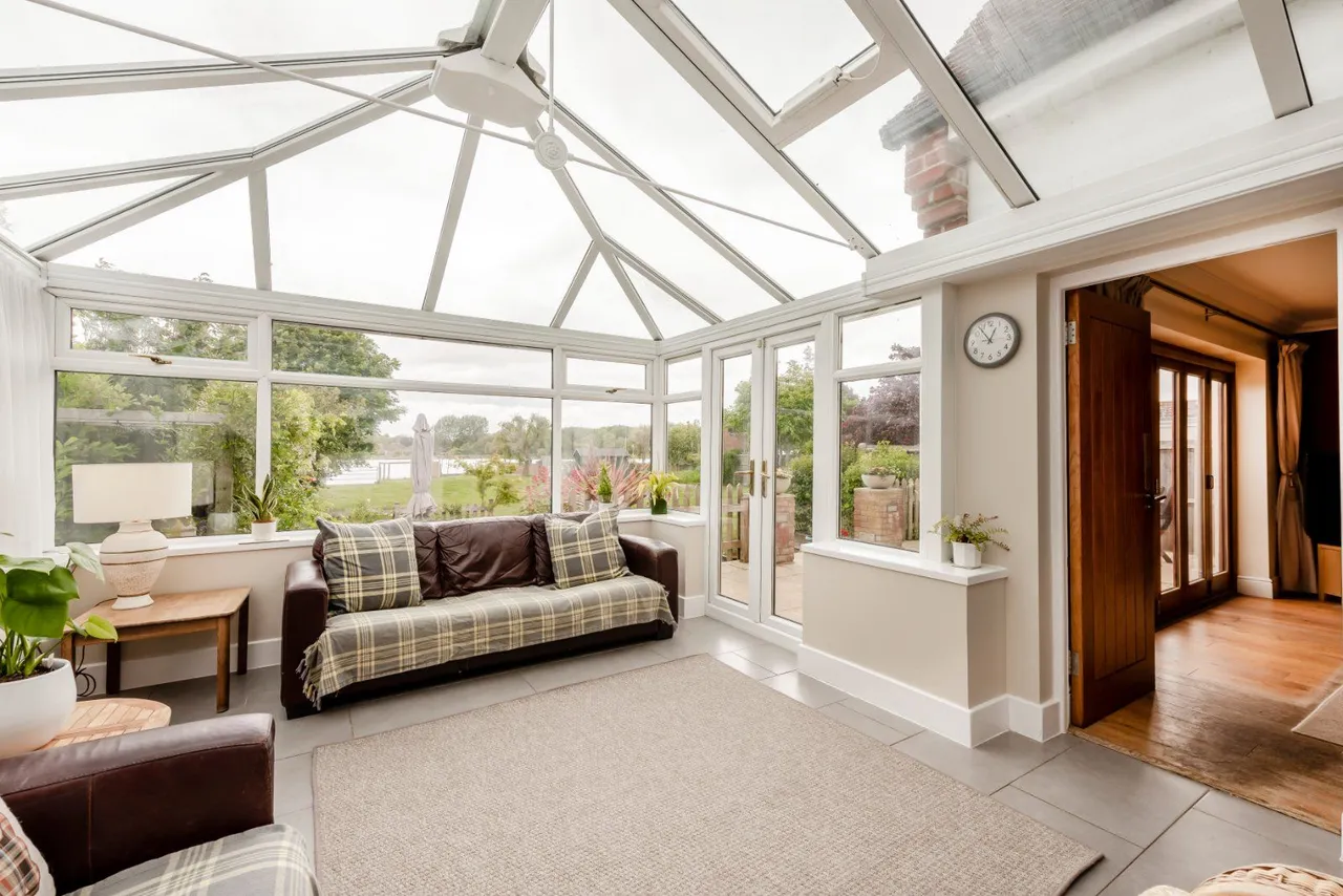 Eastoke Avenue, Hayling Island, Hampshire, PO11 9QW, photo 6