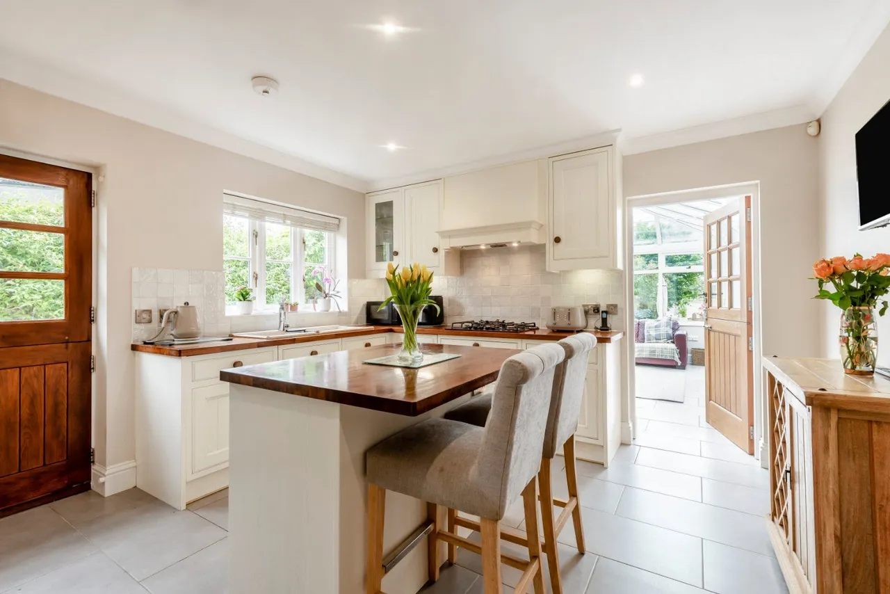 Eastoke Avenue, Hayling Island, Hampshire, PO11 9QW, photo 9