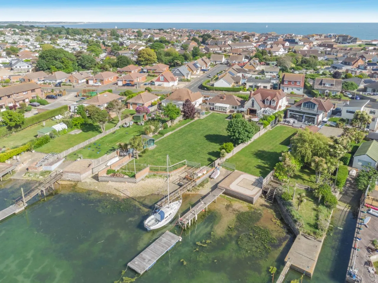 Eastoke Avenue, Hayling Island, Hampshire, PO11 9QW, photo 2