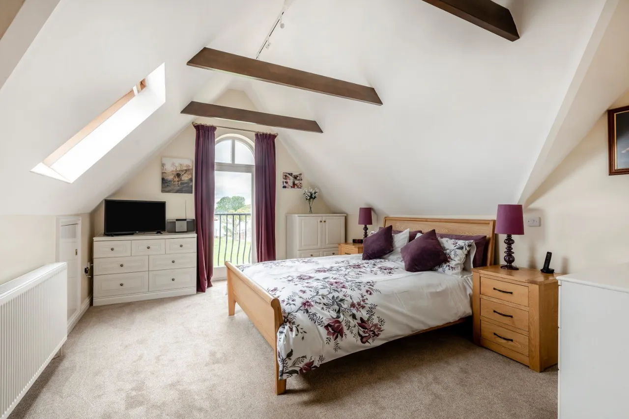 Eastoke Avenue, Hayling Island, Hampshire, PO11 9QW, photo 12