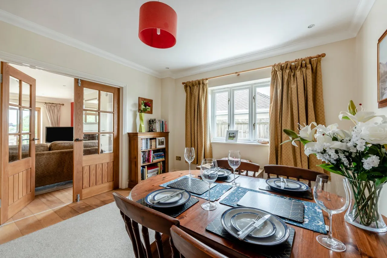 Eastoke Avenue, Hayling Island, Hampshire, PO11 9QW, photo 7