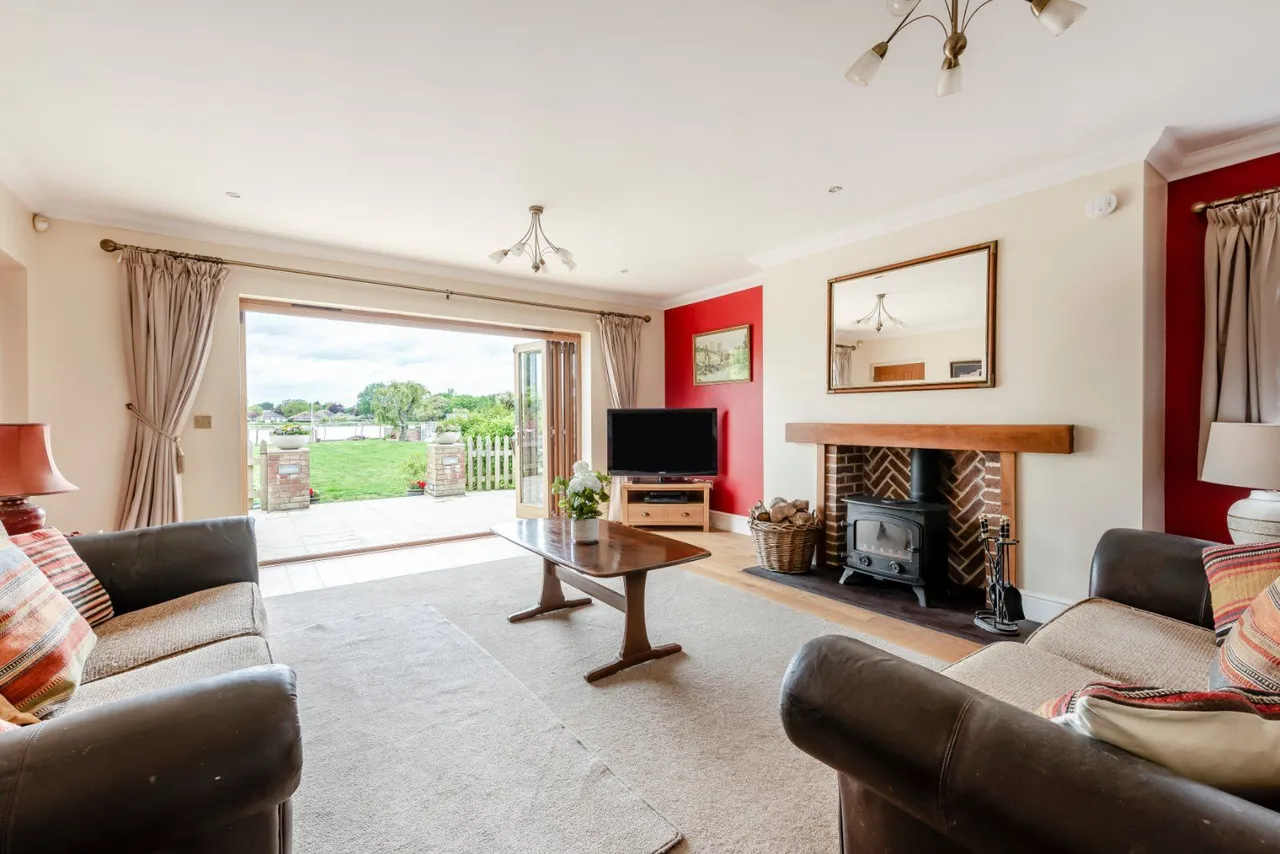 Eastoke Avenue, Hayling Island, Hampshire, PO11 9QW, photo 5