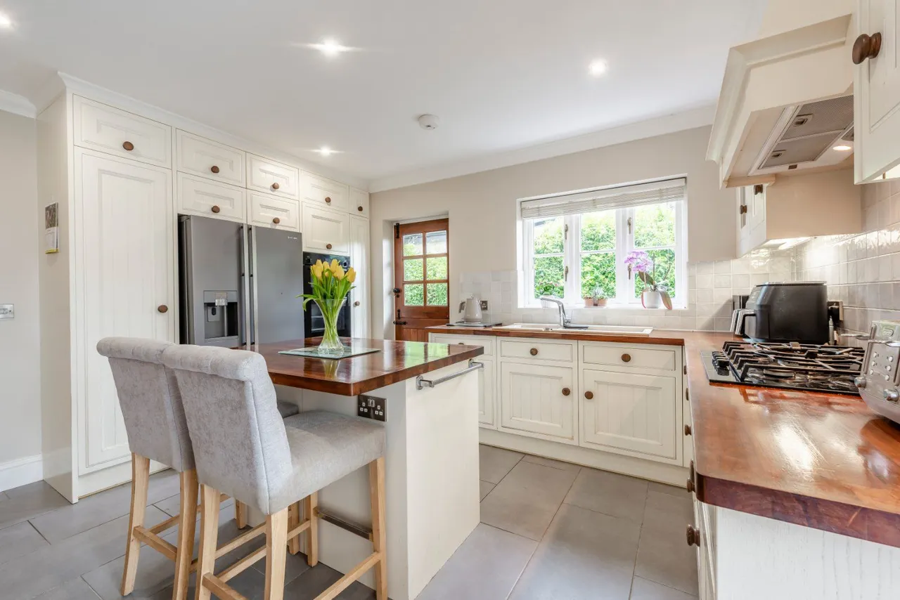 Eastoke Avenue, Hayling Island, Hampshire, PO11 9QW, photo 10