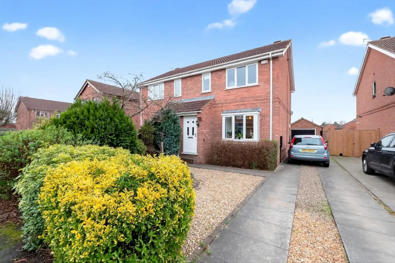 3 bed house for sale — Prestwick Court, York