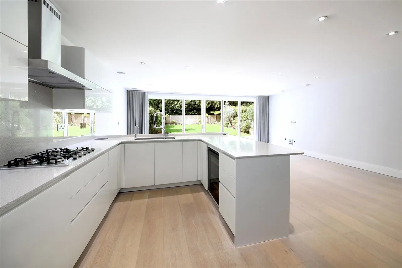 Queen Elizabeth Crescent, Beaconsfield, HP9, photo 3