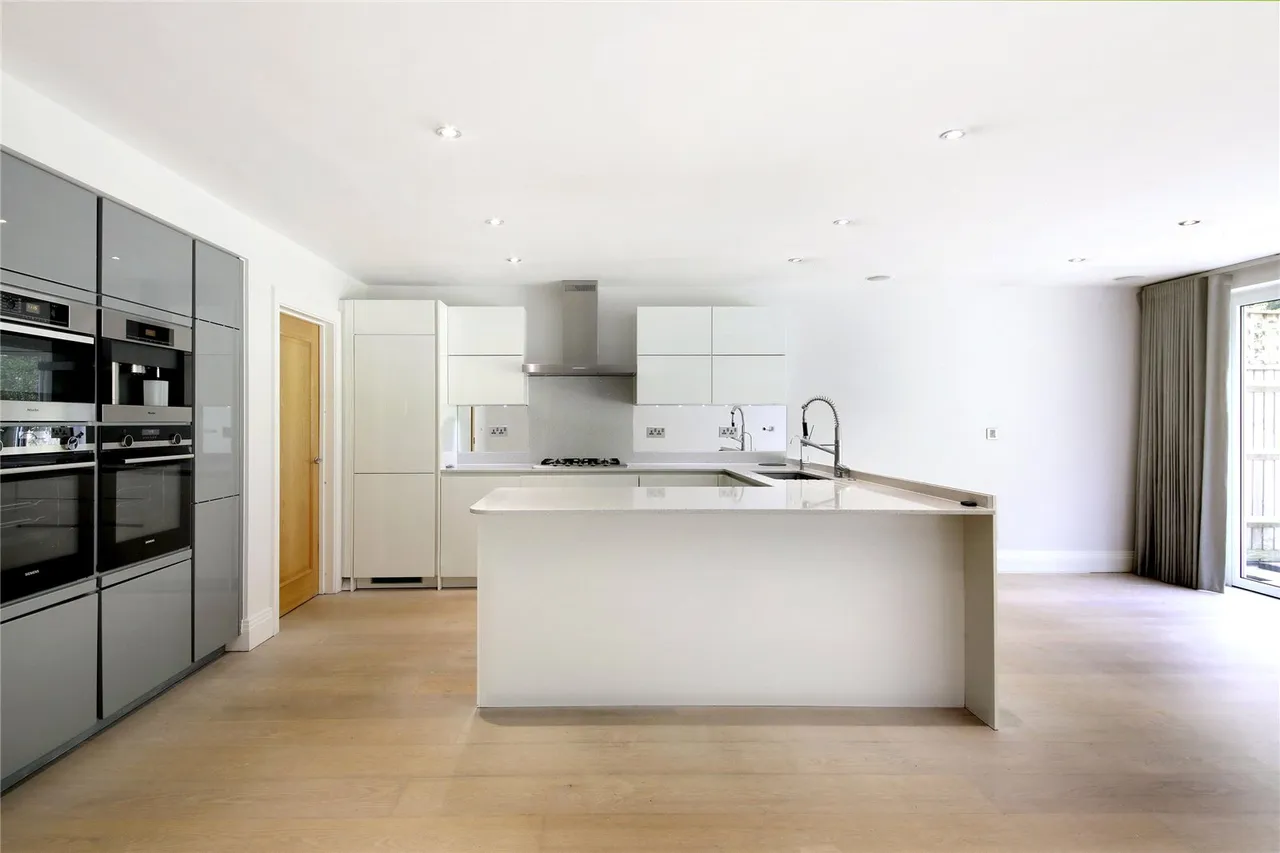 Queen Elizabeth Crescent, Beaconsfield, HP9, photo 4