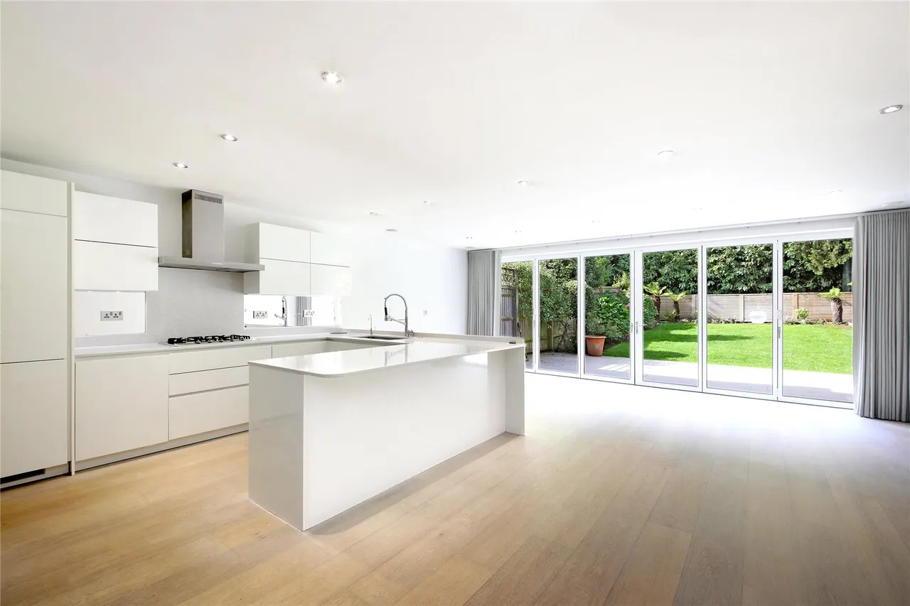 Queen Elizabeth Crescent, Beaconsfield, HP9, photo 2