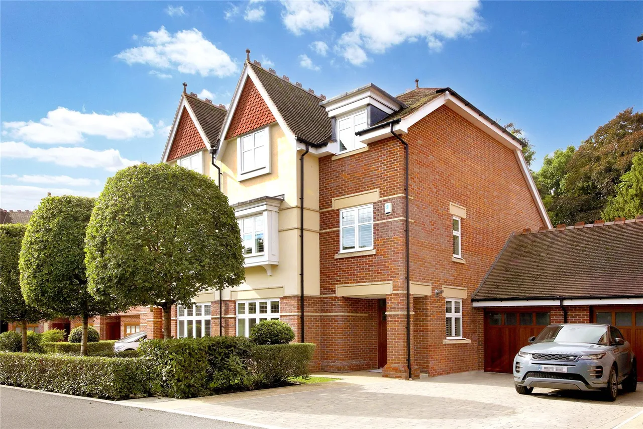 5 bed house to rent, Queen Elizabeth Crescent, Beaconsfield, HP9