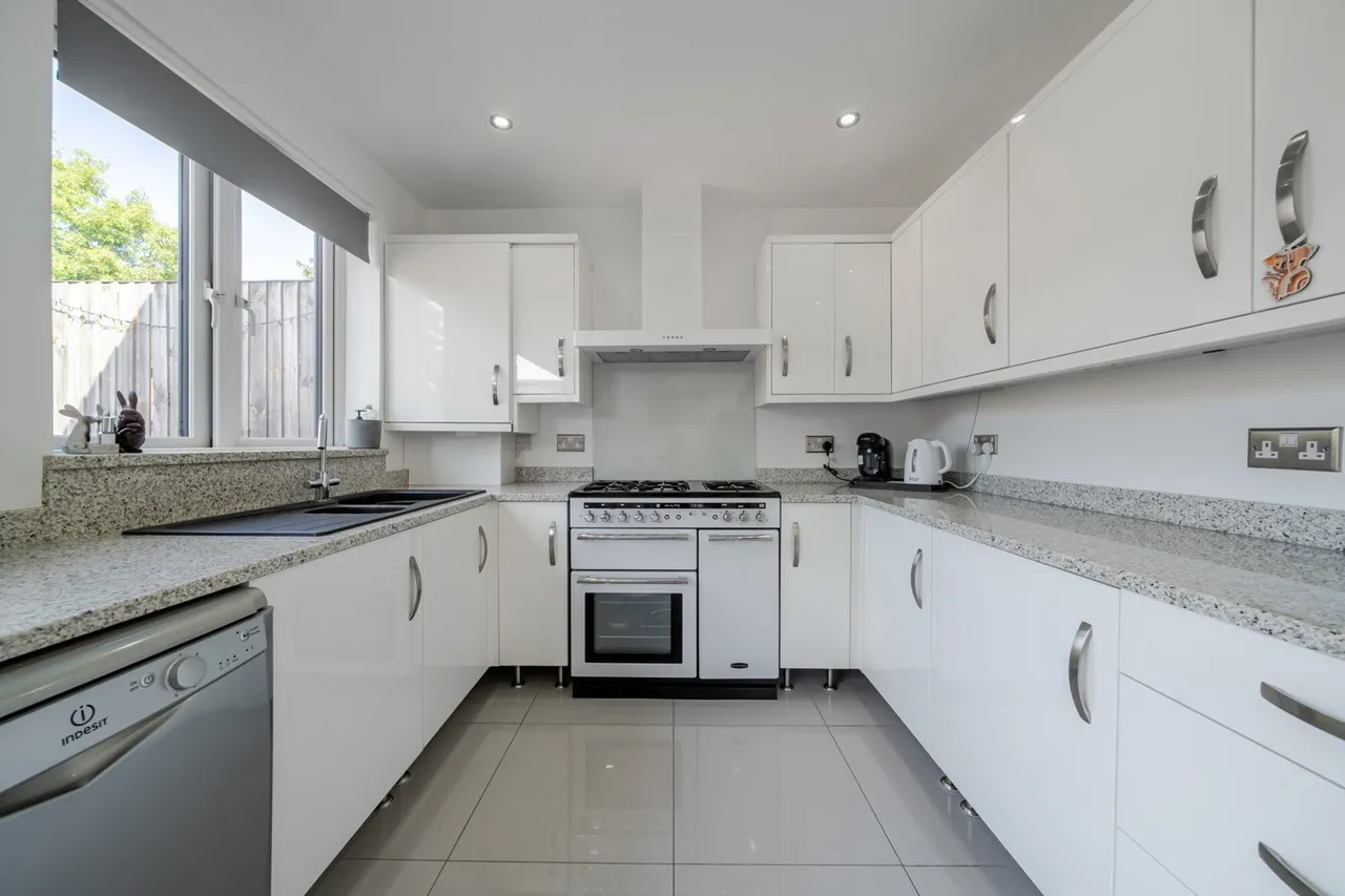 Beechcroft Avenue, DA7, photo 11