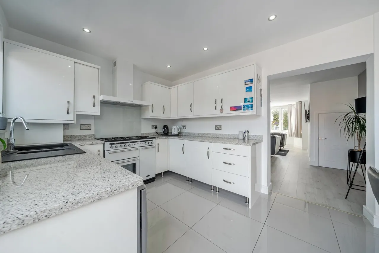 Beechcroft Avenue, DA7, photo 28