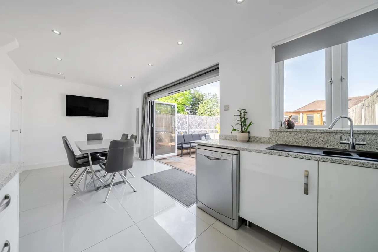 Beechcroft Avenue, DA7, photo 30