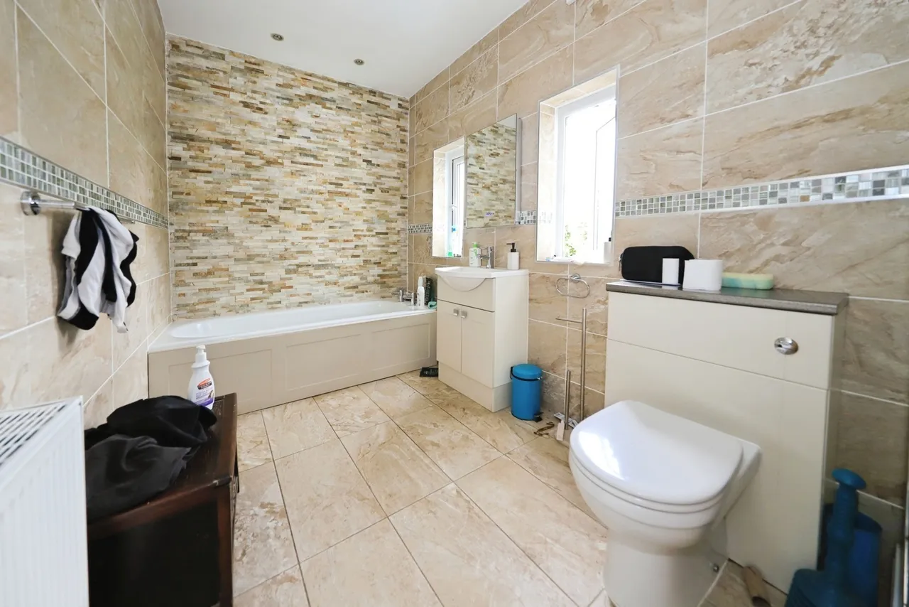 Hillgrove Crescent, Kidderminster, DY10, photo 13