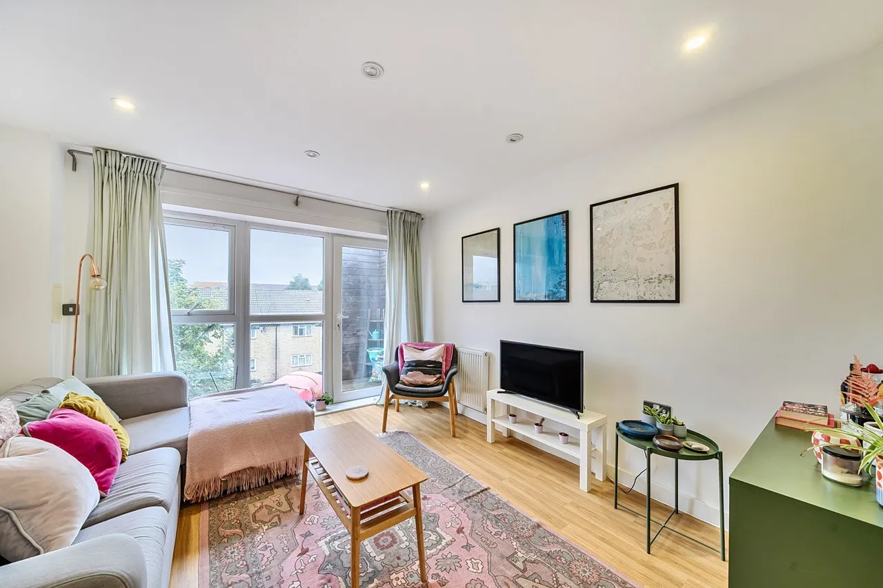 1 bed flat for sale — Sumner Road, SE15