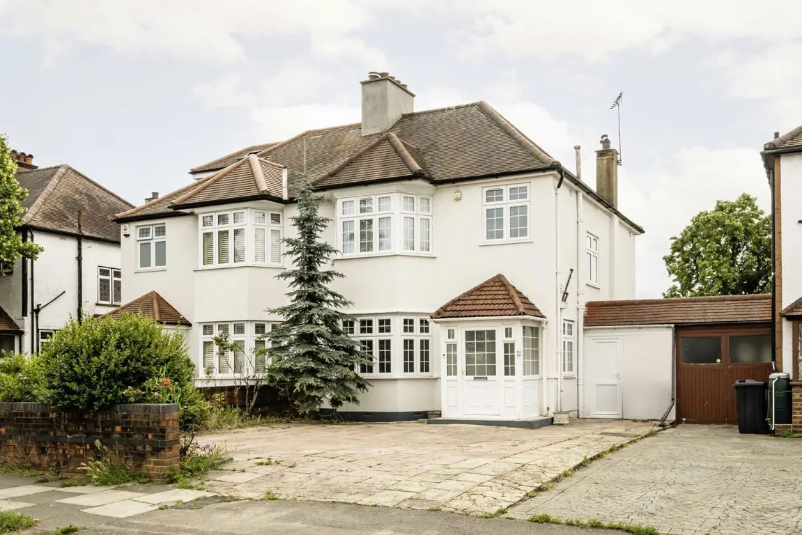 3 bed property to rent, Popes Lane, W5
