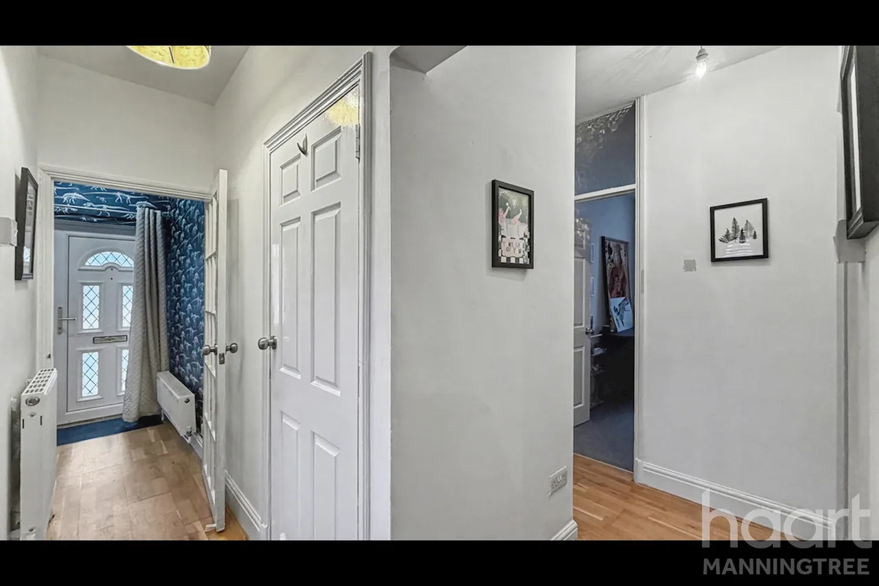 Broom Knoll, East End, CO7, photo 7