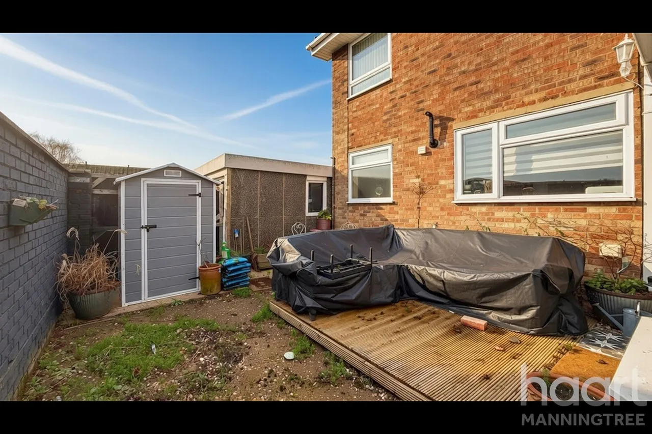 Broom Knoll, East End, CO7, photo 12