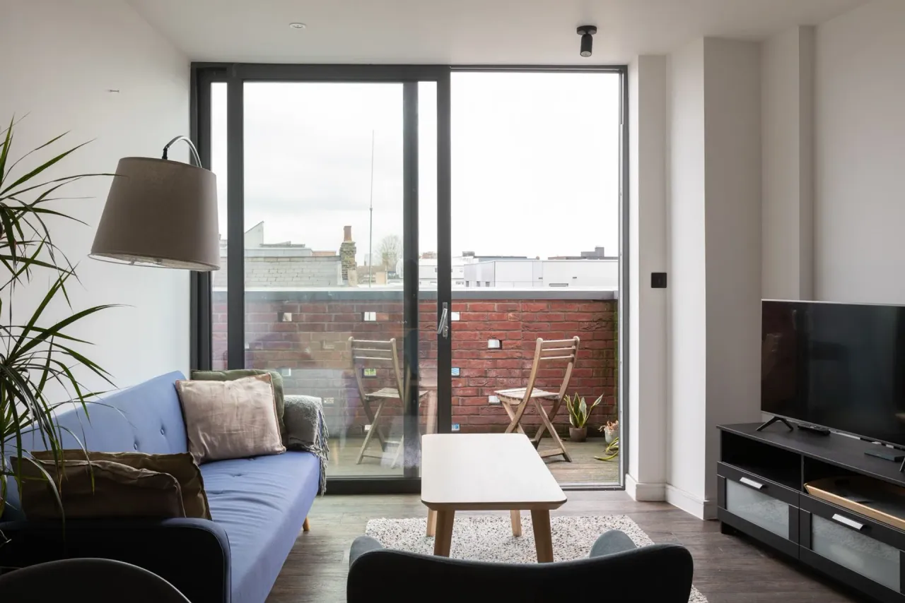 2 bed flat for sale — Cambridge Heath Road, London, E2
