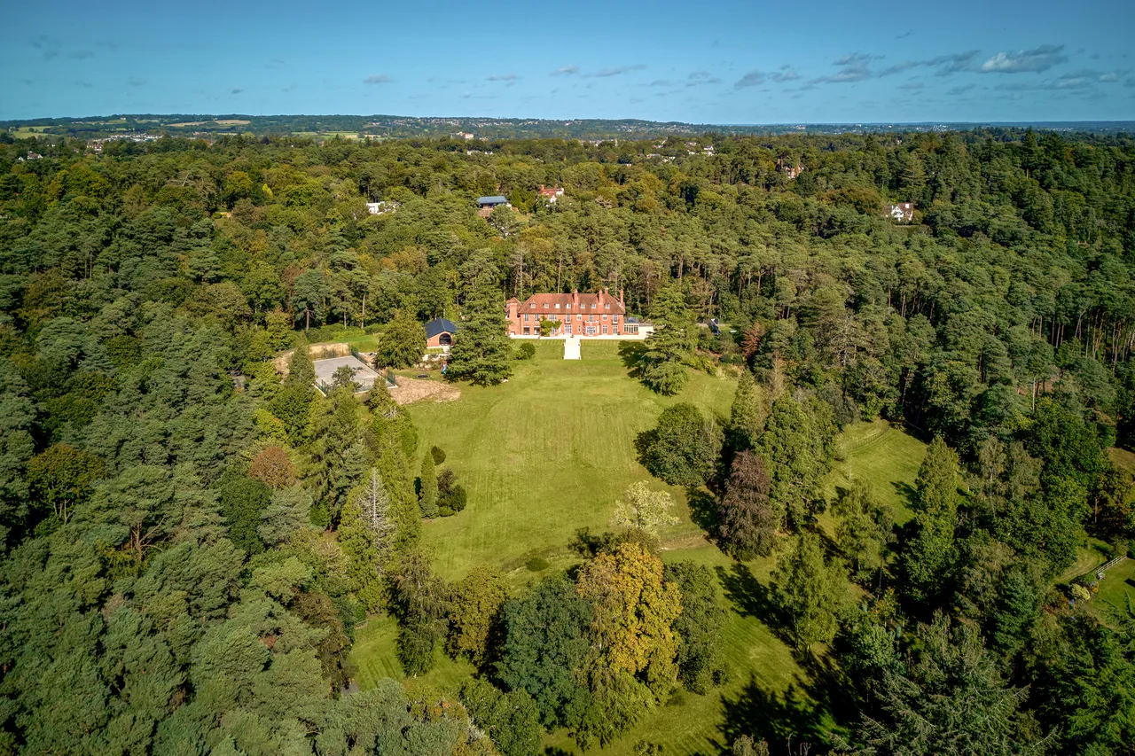 6 bed house for sale — Frensham Park Manor, Farnham, Surrey