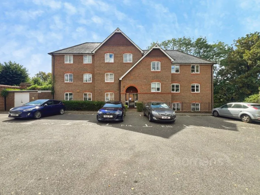 2 bed flat for sale, Hamilton Place, Aldershot, GU11