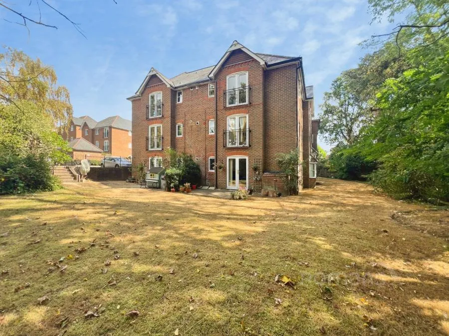 Hamilton Place, Aldershot, GU11, photo 3
