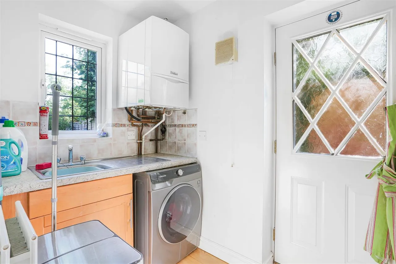 Kenny Drive, Carshalton, SM5 4PH, photo 9