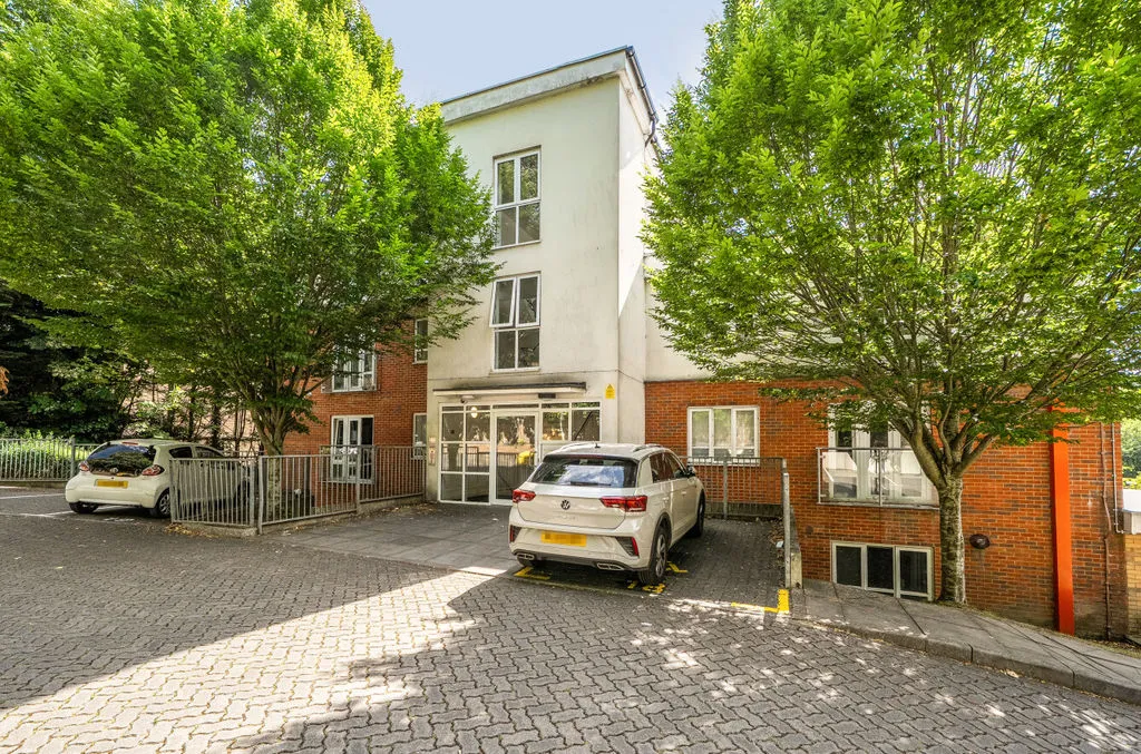Partridge Knoll, Purley CR8 1AY, photo 2
