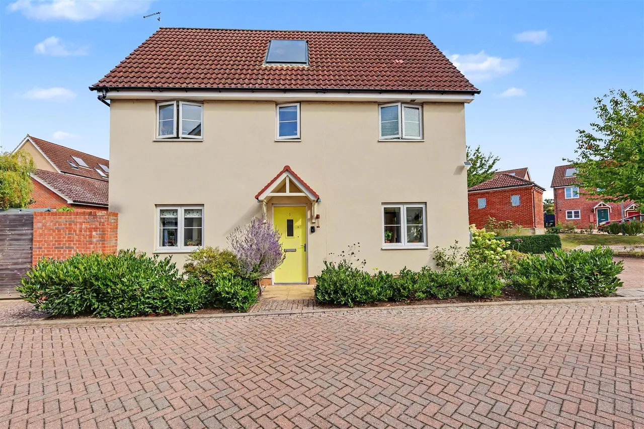 3 bed house for sale, Strachey Close, Saffron Walden, CB10