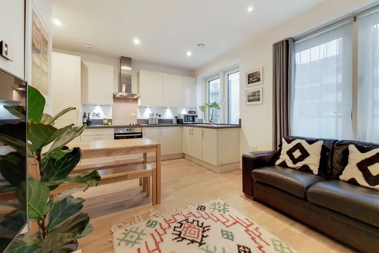 5 Jasmine House, Battersea Reach, Juniper Drive, London, photo 3
