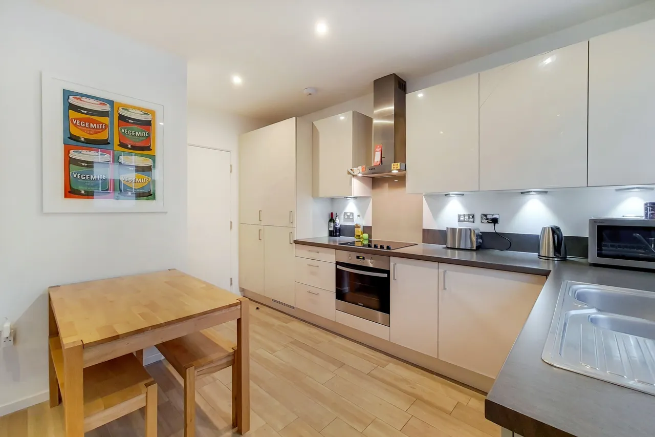 5 Jasmine House, Battersea Reach, Juniper Drive, London, photo 2