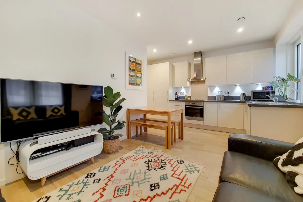 5 Jasmine House, Battersea Reach, Juniper Drive, London, photo 4
