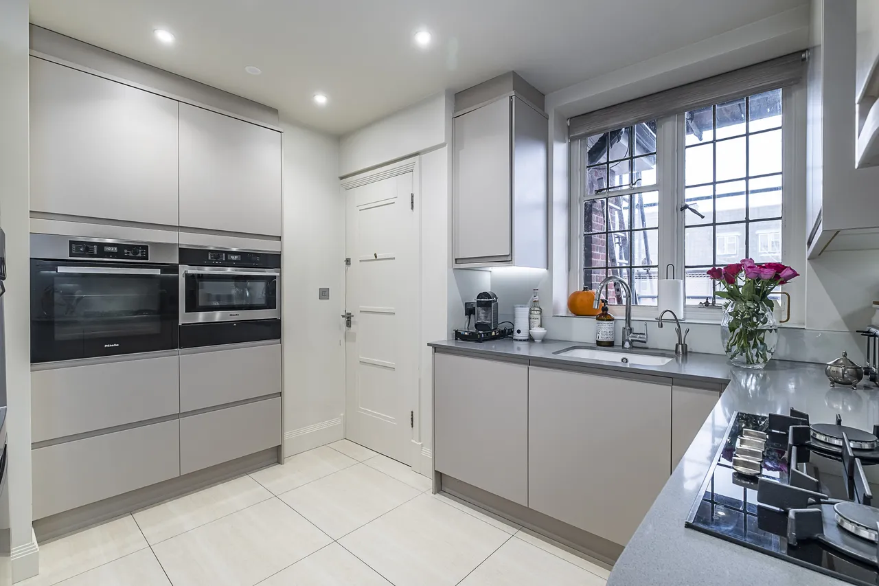 Portsmouth Road, London, SW15, photo 11