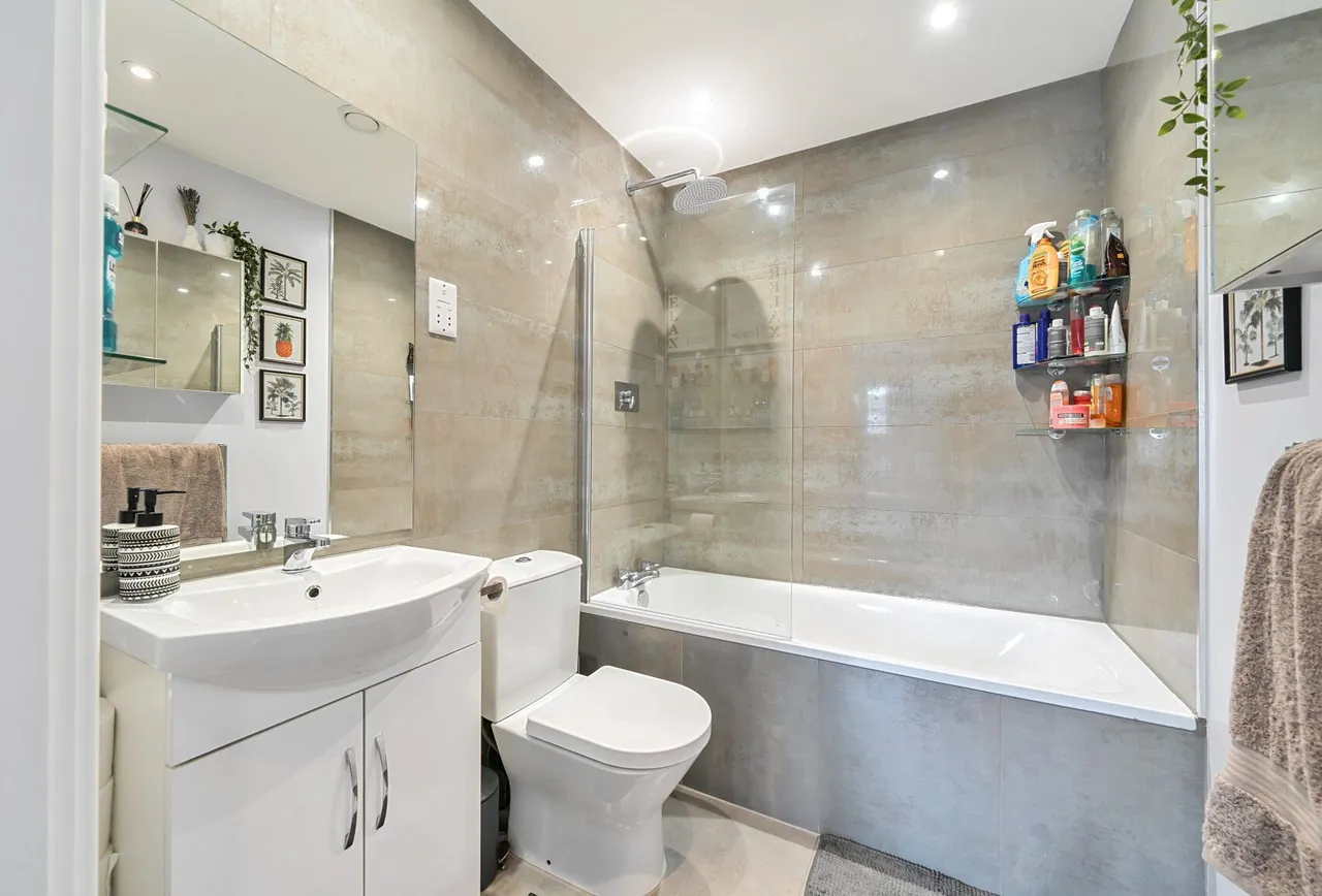 London Road, Mitcham, CR4 4BE, photo 6