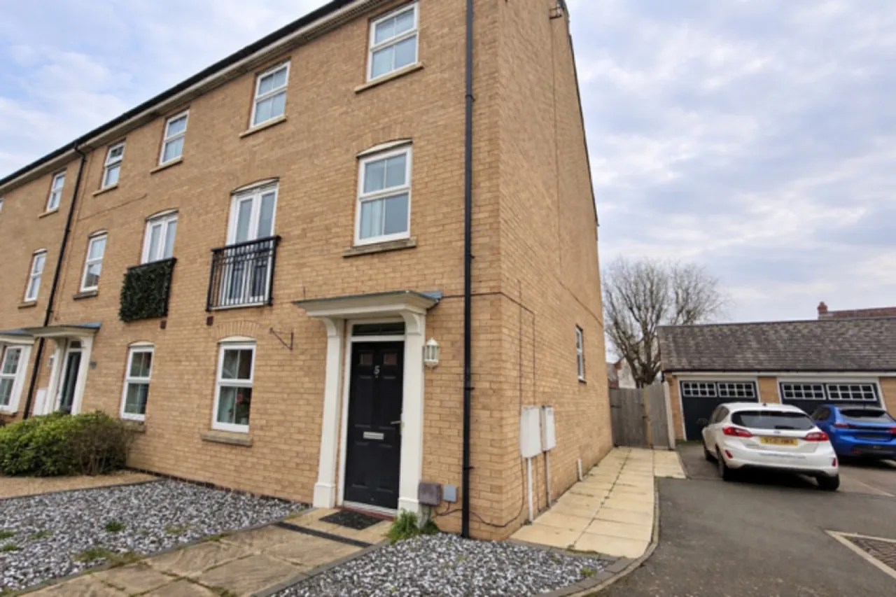 Pond Close, Fernwood, photo 2