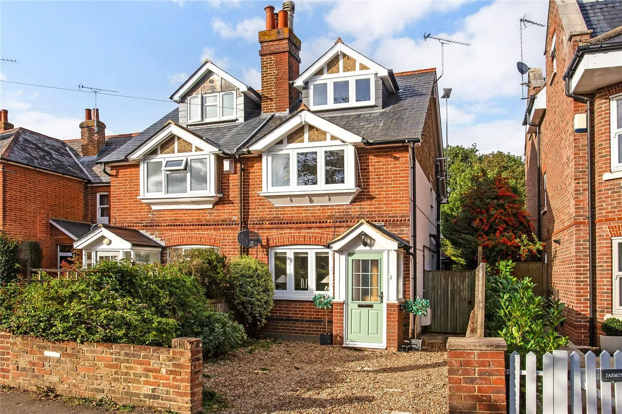 4 bed house for sale — Tilt Road, Cobham, Surrey, KT11