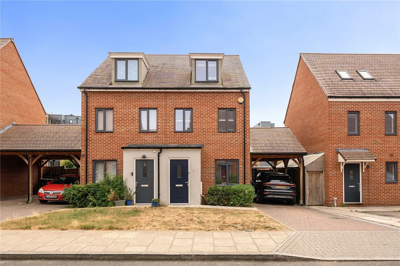 3 bed house for sale — Mercer Avenue, Castle Hill, DA10