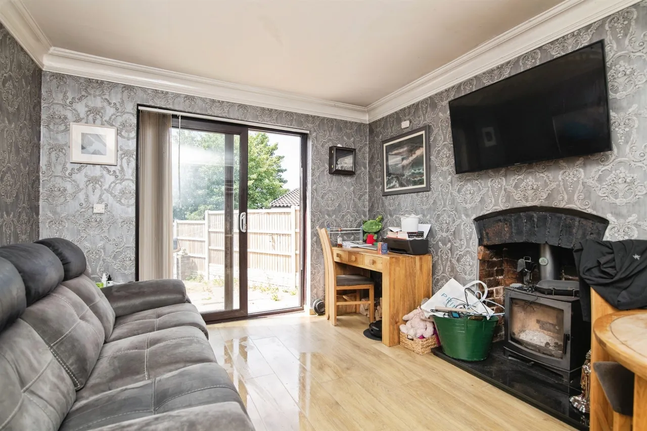 Parkway Road, DUDLEY, photo 6