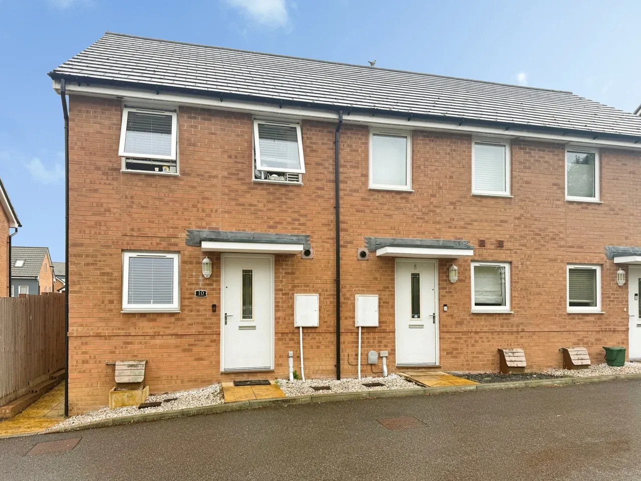 2 bed house for sale — Blackmoor Drive, Basingstoke, Hampshire, RG24 9QY