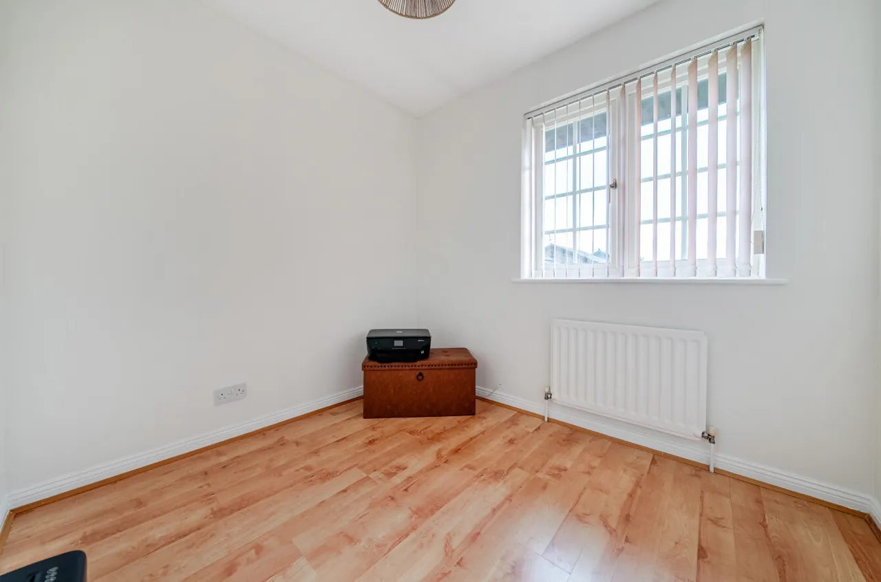 Glorney Mead, Badshot Lea, Farnham, Surrey, GU9 9NL, photo 14