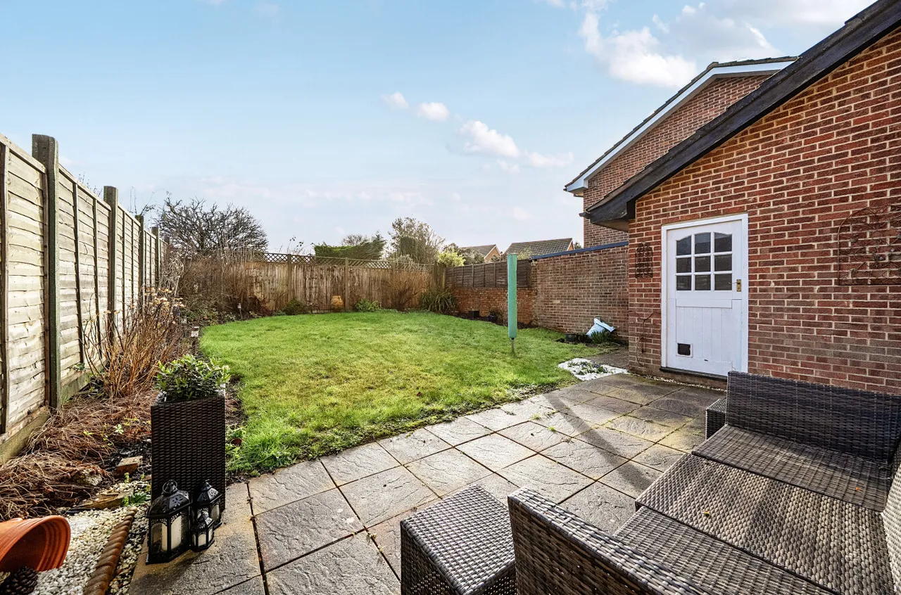 Glorney Mead, Badshot Lea, Farnham, Surrey, GU9 9NL, photo 9