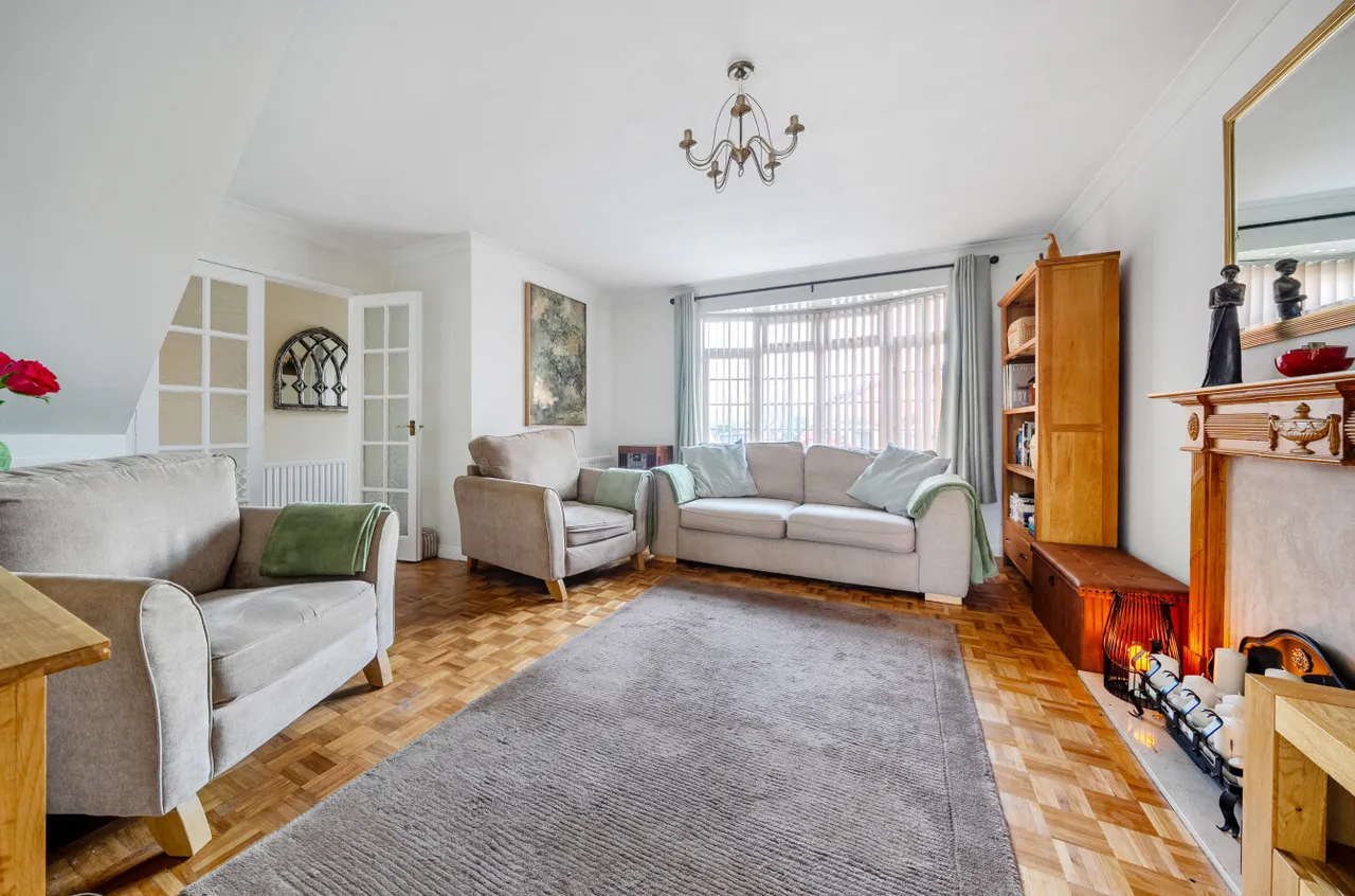 Glorney Mead, Badshot Lea, Farnham, Surrey, GU9 9NL, photo 2