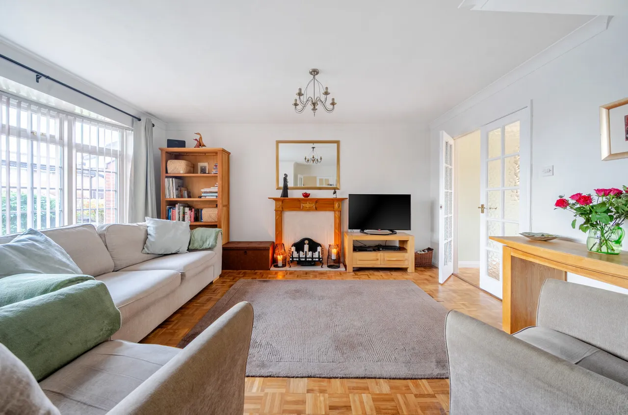 Glorney Mead, Badshot Lea, Farnham, Surrey, GU9 9NL, photo 13