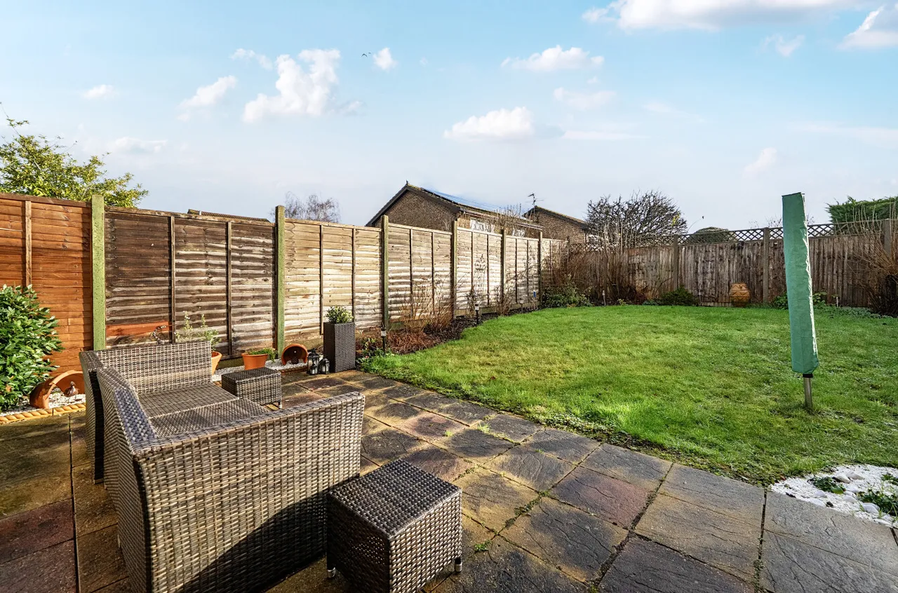 Glorney Mead, Badshot Lea, Farnham, Surrey, GU9 9NL, photo 7