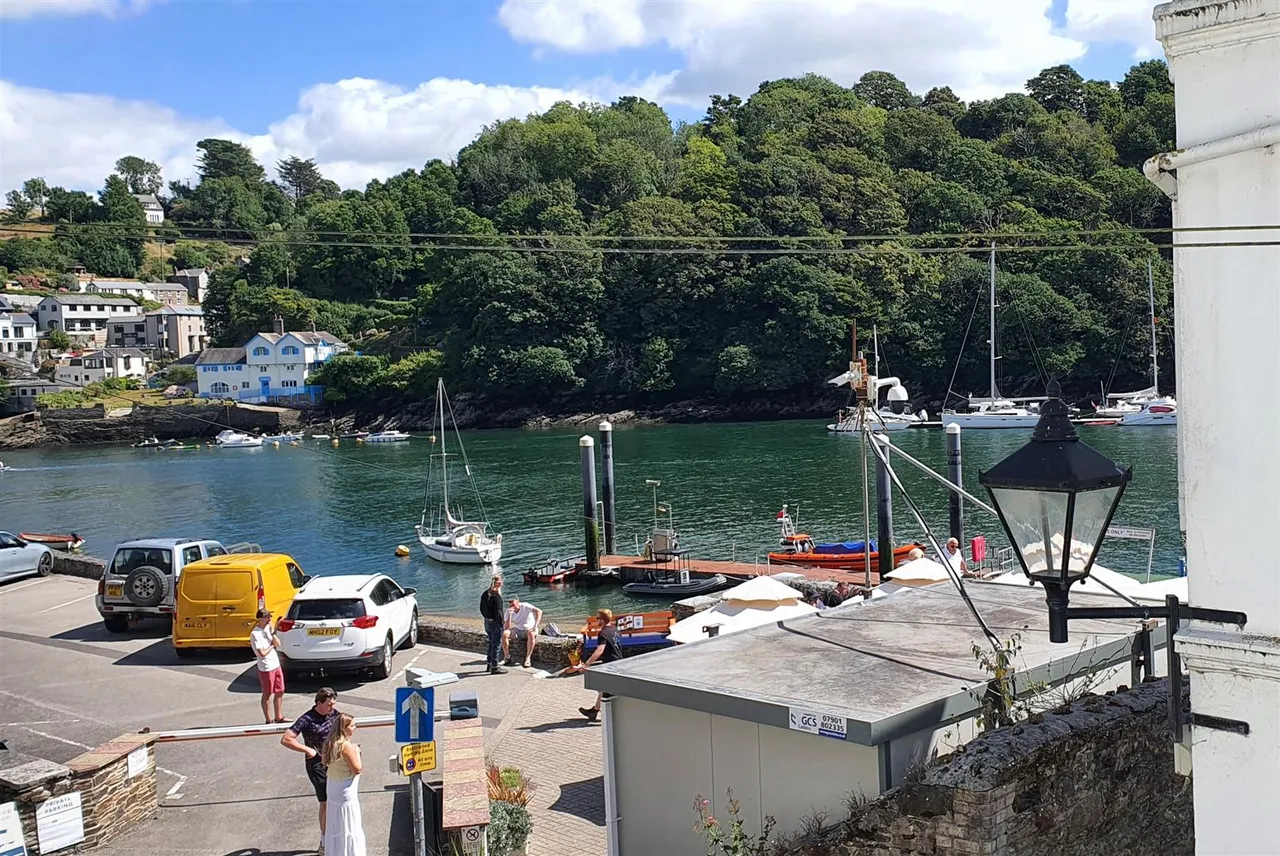 North Street, Fowey, photo 5