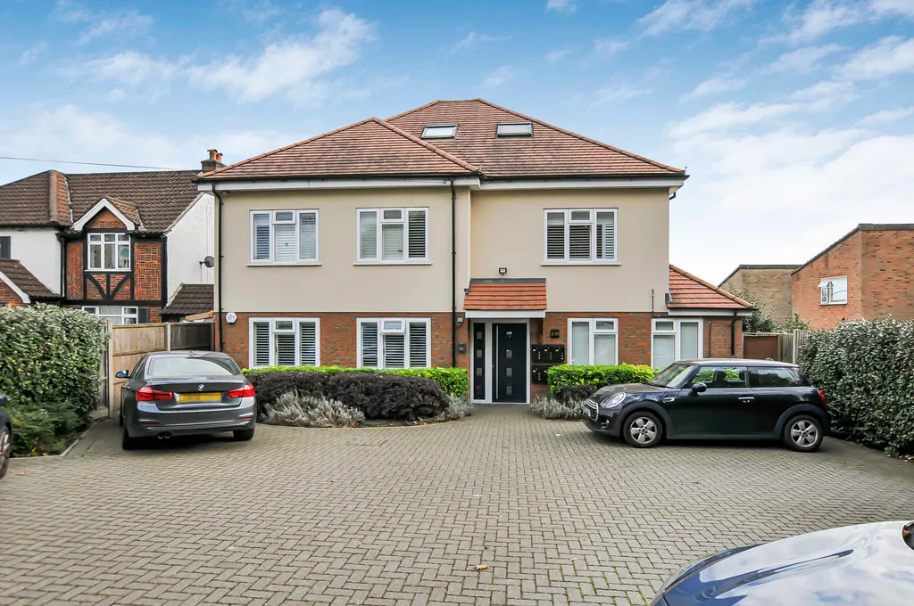 2 bed flat for sale — Swakeleys Road, Ickenham