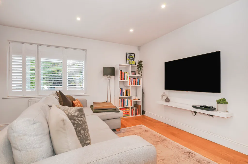 Swakeleys Road, Ickenham, photo 15