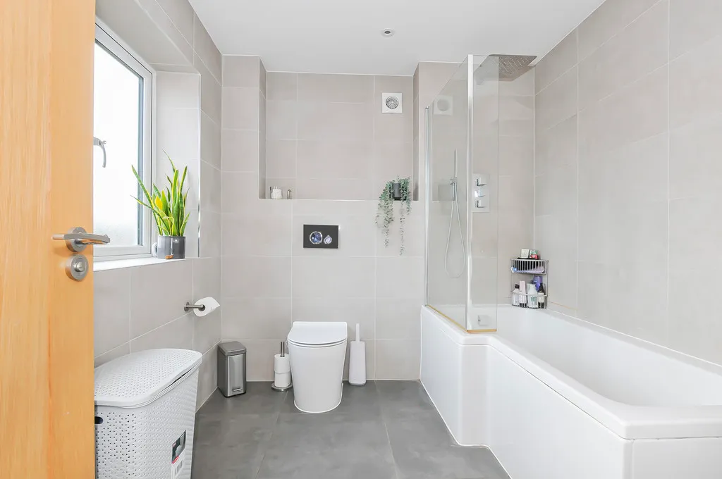Swakeleys Road, Ickenham, photo 6