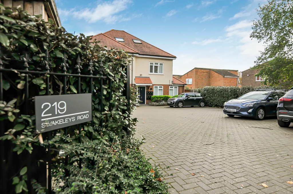 Swakeleys Road, Ickenham, photo 12