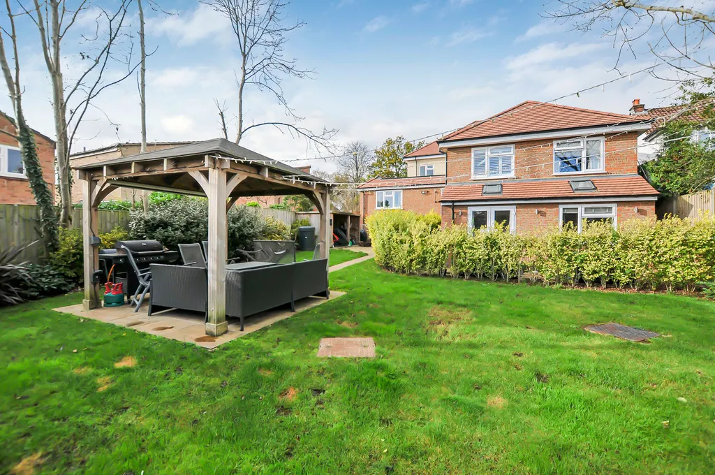 Swakeleys Road, Ickenham, photo 10