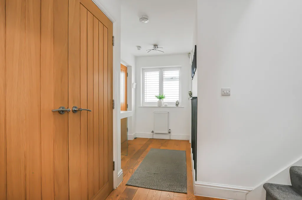 Swakeleys Road, Ickenham, photo 17